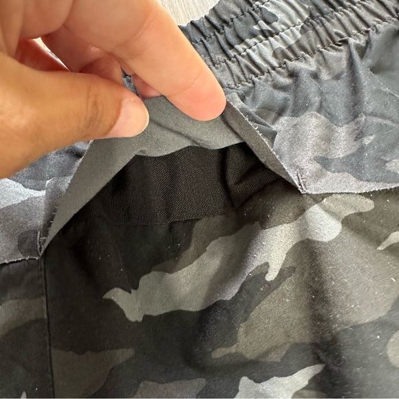 Athleta Womens Printed Mesh Racer Run Short 4" Camo 3XL Running Gym Workout - Picture 4 of 11